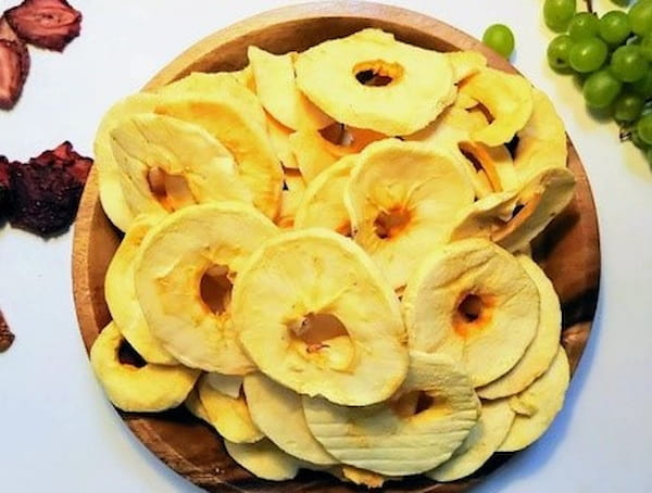 تصویر 3 از سیب خشک زعفرانی اصیل تلفیق طعم سیب و زعفران ایرانی